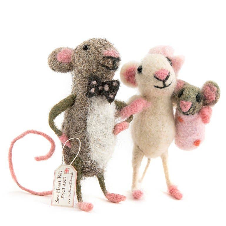Mummy and Daddy  Mice Carrying Baby Girl